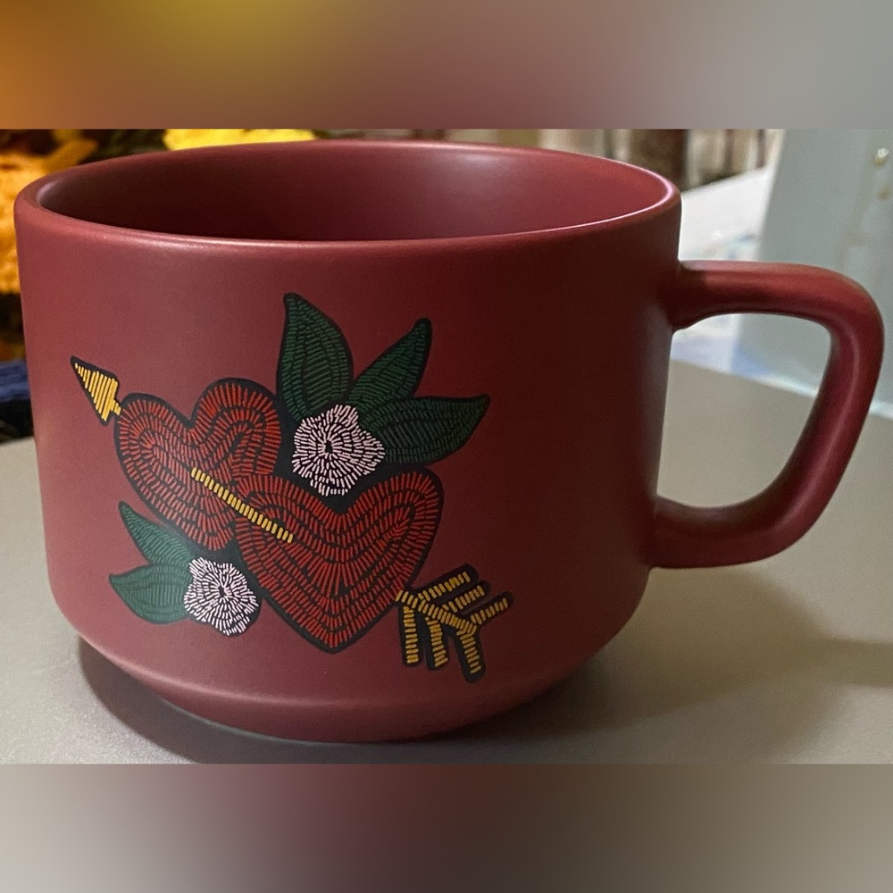 Starbucks 2008 / 12-oz Mug with Heart and Floral Design